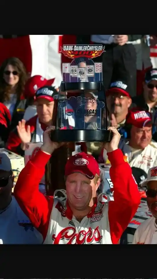 sterling marlin posing with trophy